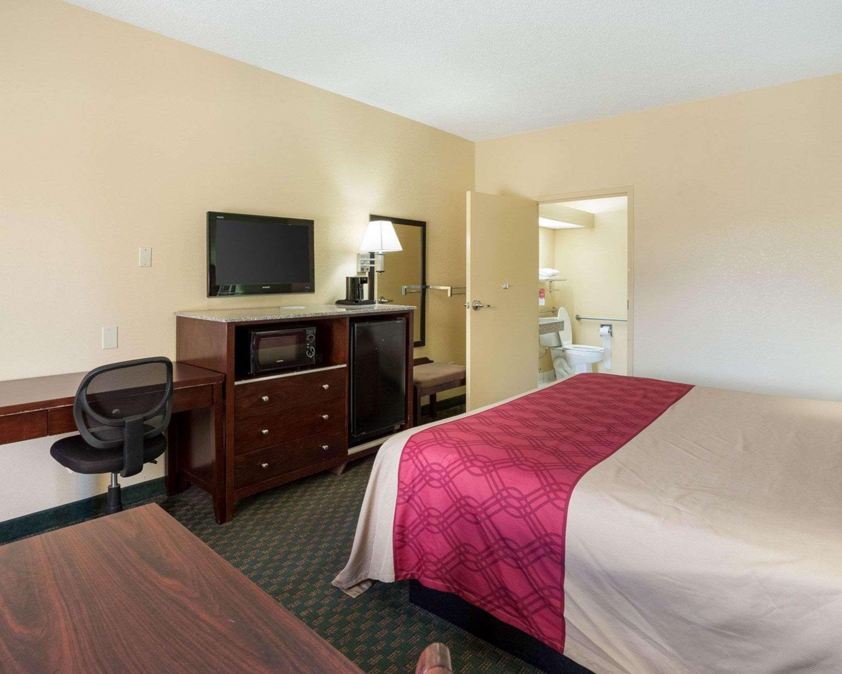 Rodeway Inn & Suites Ню Орлиънс Екстериор снимка