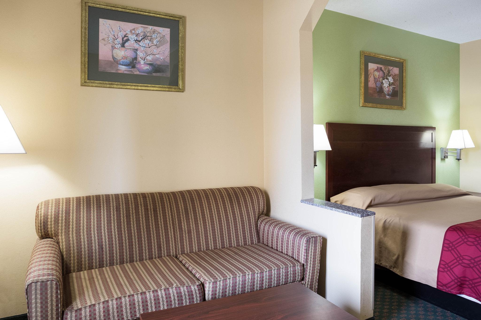 Rodeway Inn & Suites Ню Орлиънс Екстериор снимка