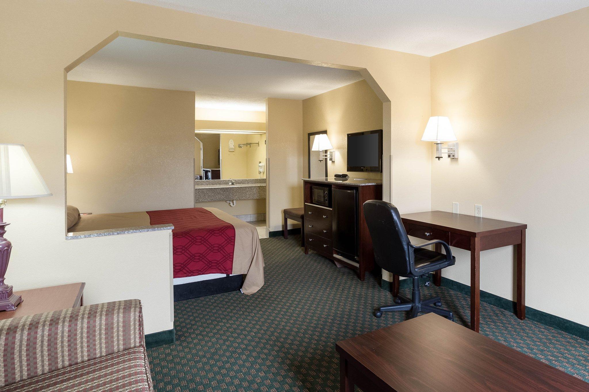 Rodeway Inn & Suites Ню Орлиънс Екстериор снимка