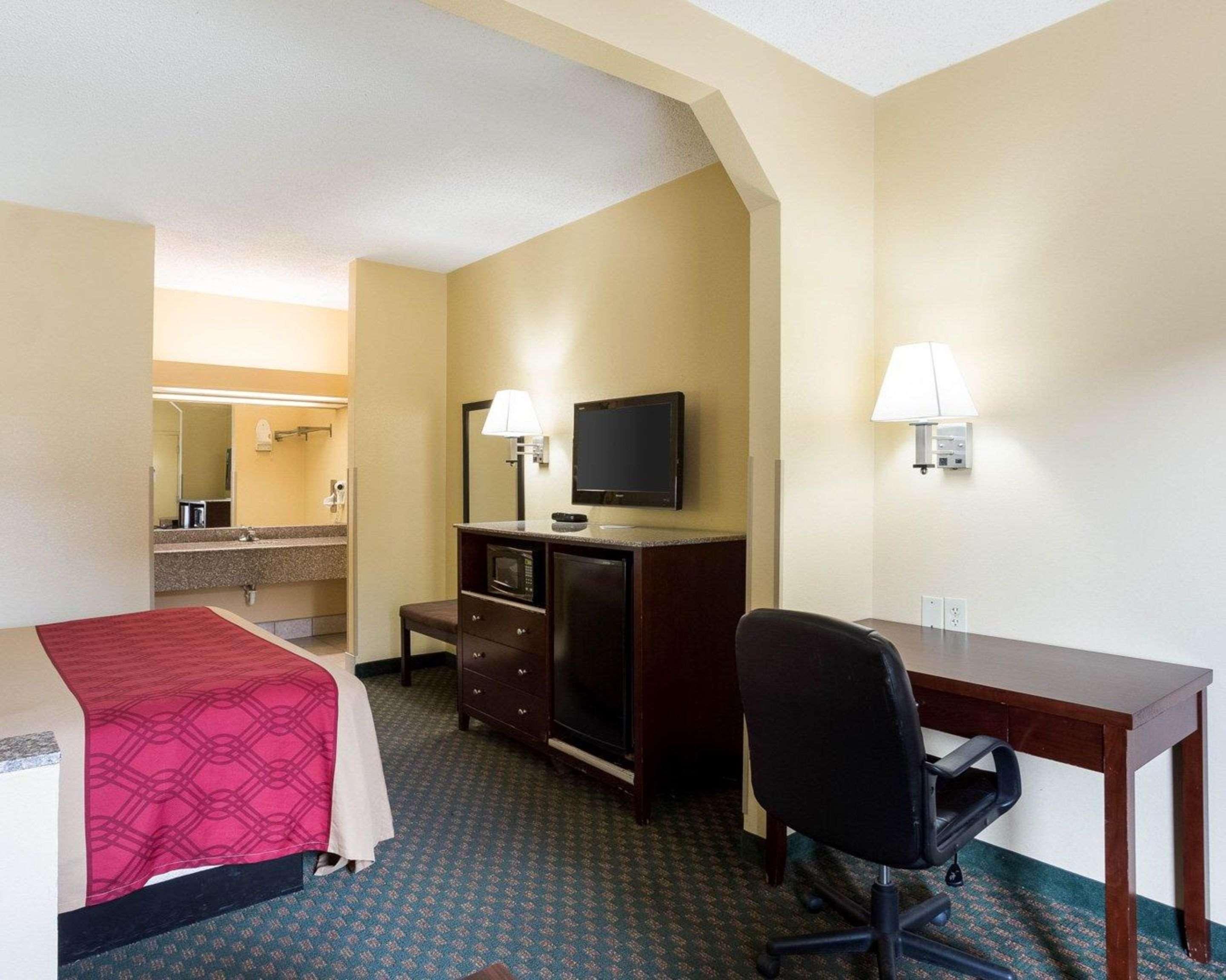 Rodeway Inn & Suites Ню Орлиънс Екстериор снимка