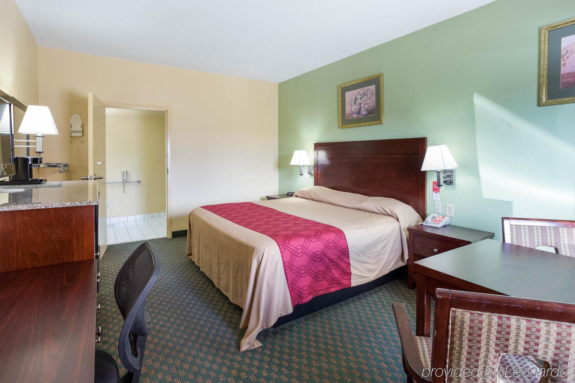 Rodeway Inn & Suites Ню Орлиънс Екстериор снимка
