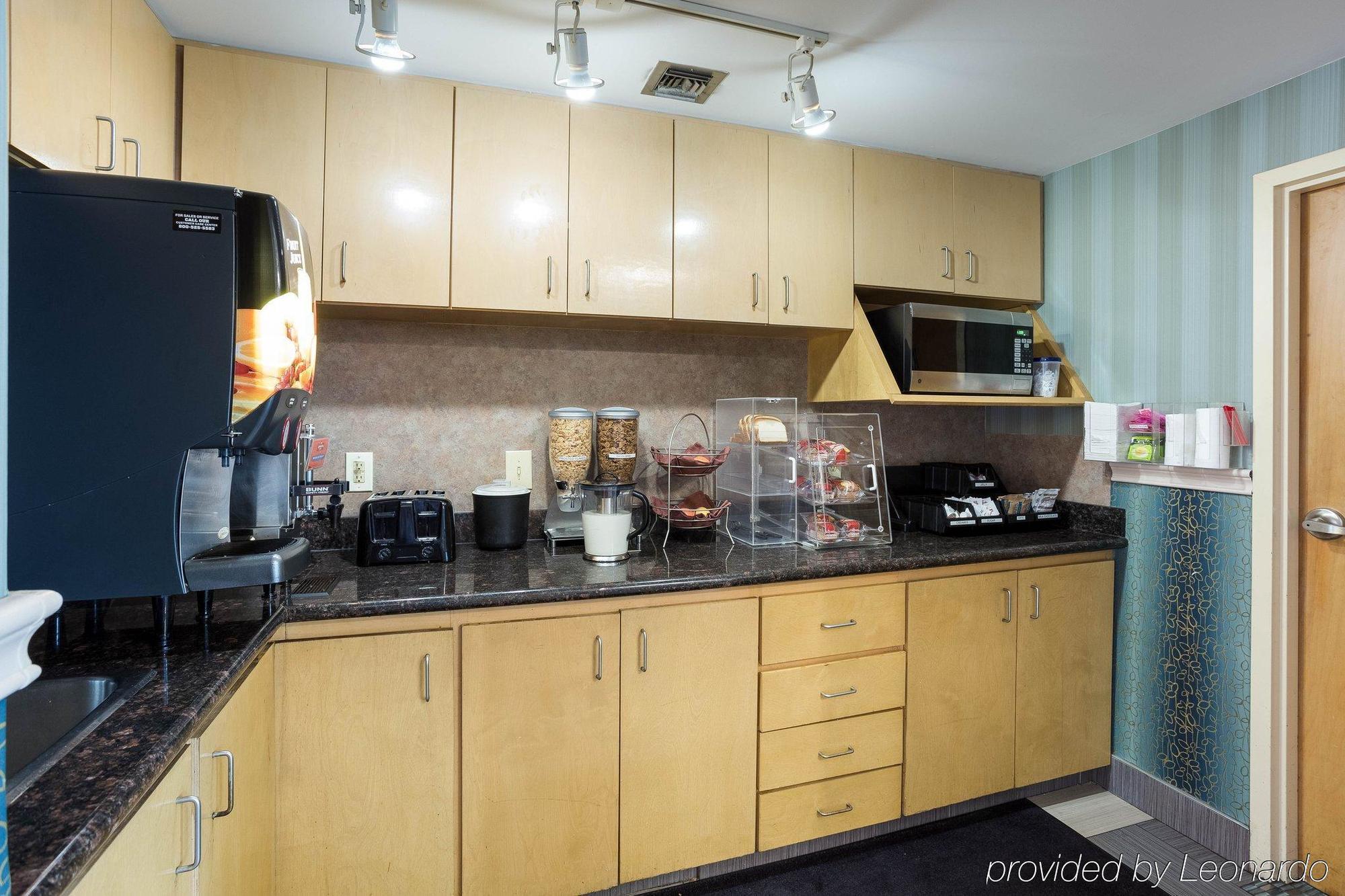 Rodeway Inn & Suites Ню Орлиънс Екстериор снимка